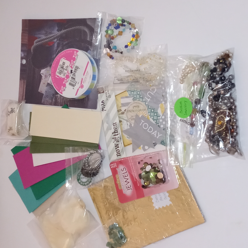 Small Fun Crafting Lot - Picture 2 of 12